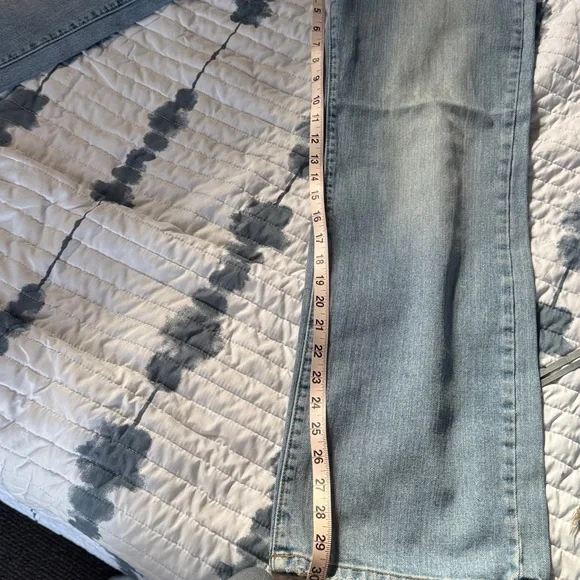 Lucky Brand Women's Light Blue Mid Rise Jeans
6/28 - Picture 8 of 8